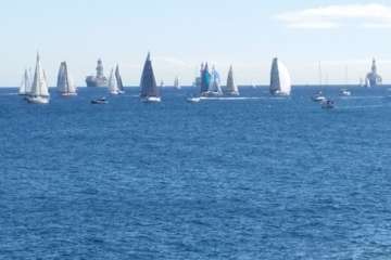 Un día espléndido despide a su paso por la costa Telde a los tripulantes de la Regata ARC (Foto Jesús Ruiz Mesa y Miguel Santana)